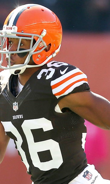 Undrafted rookie Williams keeping top pick Gilbert on bench